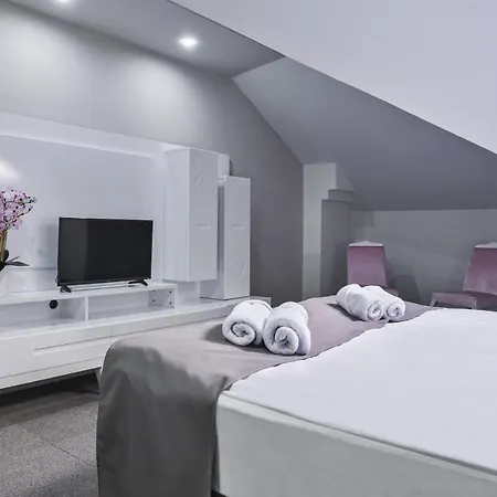 Garni Aline Aparthotel